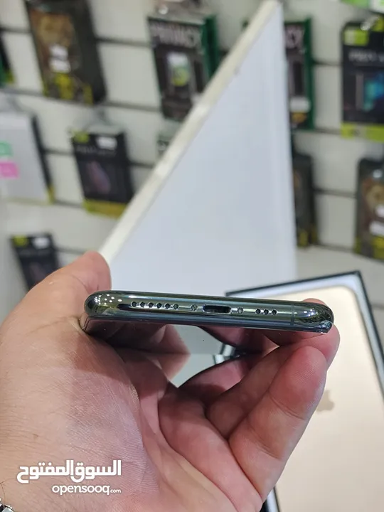 عروض دكتور فون : iPhone 11pro 256gb هواتف نظيفة جدا بحالة الوكالة بدون اي شموخ أو مشاكل مع ملحقاتها