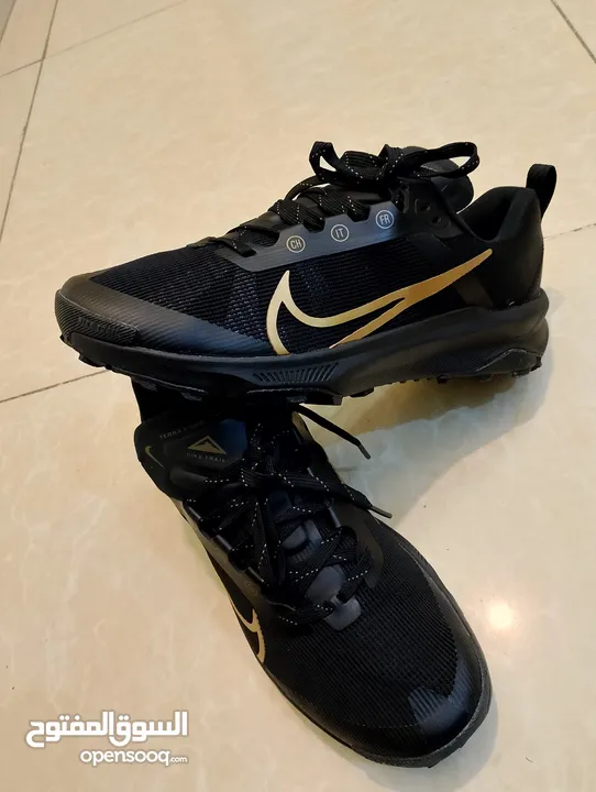 حذائين   NIKE  اصليات وارد امريكي جديد غير مستخدم