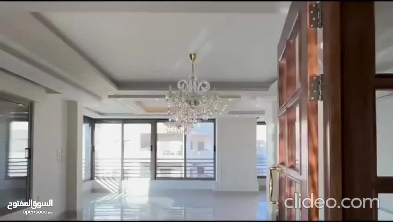 شقة طابقية (سكن خاص) للبيع بإطلالة (بانارومية) وجميلة جداً على السيتي مول وحدائق الحسين وقرب مكة مول