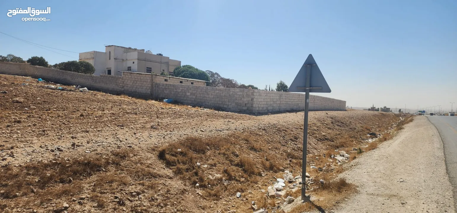 3 اراضي للبيع بالجنوب