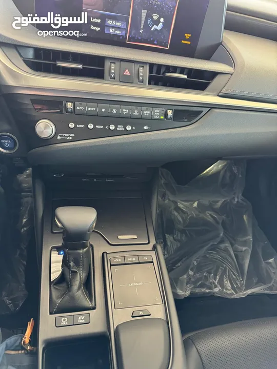 Lexus ES 300h 2021  لكزس هايبرد حره غير مجمركه ، البيع : مجمرك جاهز او بدون جمرك حره