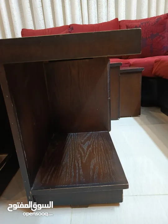 طاولة وسط ( غرفة ضيوف أو صالون )