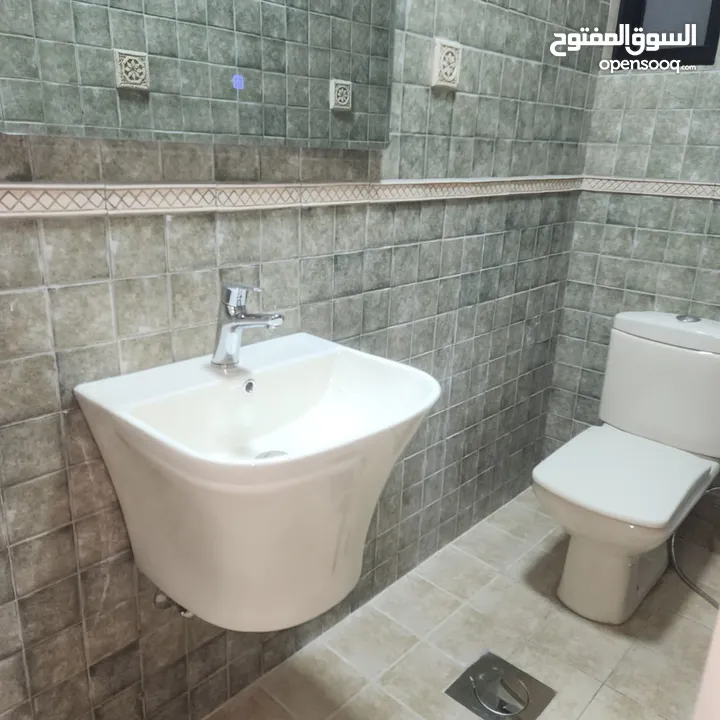 شقة نصف مفروشة للإيجار بالقرب من رئاسة الوزراء ref : 14344