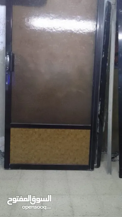 باب المنيه ثقيل  قزاز مشبك  سحاب  طول مترين عرضه متر  جديد استعمال خفيف للبيع بسعر لقطه 50دينار  الل