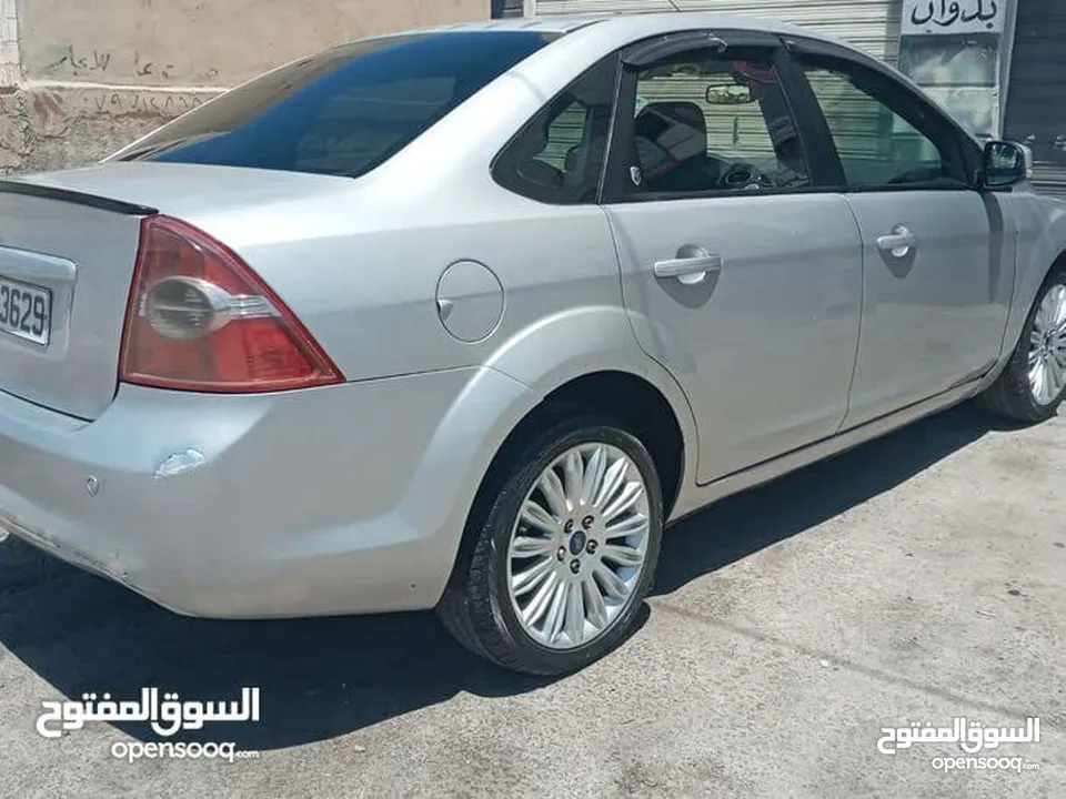 فورد فوكس موديل 2011 بحالة ممتازة جنط الفورد موجود شاشة كبيرة لاتحتاج إلى صيانة بسعر مغري جدا
