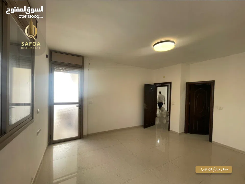 شقة بمساحة واسعة للبيع في الطيرة  ,,,  مع امكانية التأجير