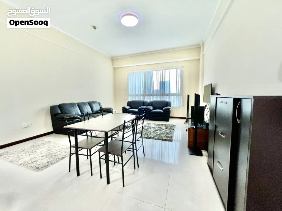 شقة مفروشة تتكون من غرفة نوم  واسعة ومشرقة متاحة الآن للبيع