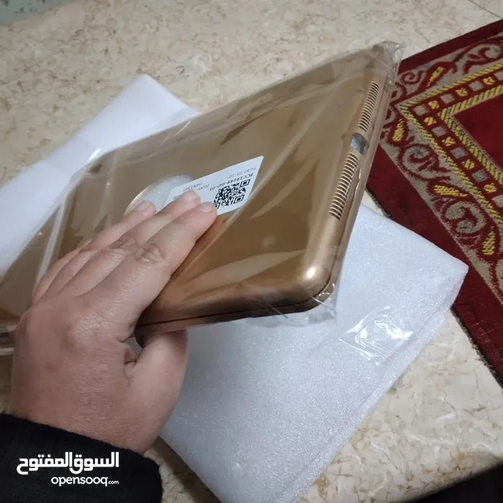 حاضنة تابلت او اي باد مع كيبورد