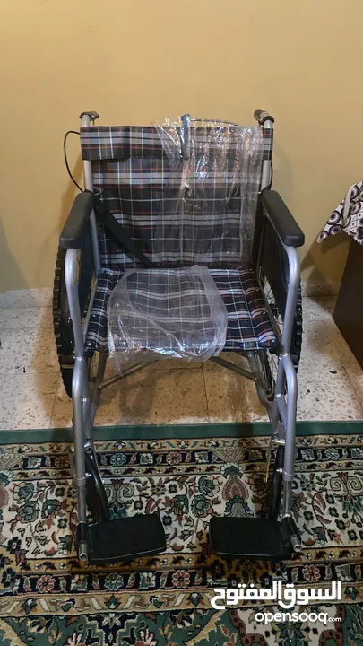 WALKER وكرسي متحرك بحالة ممتازة للبيع