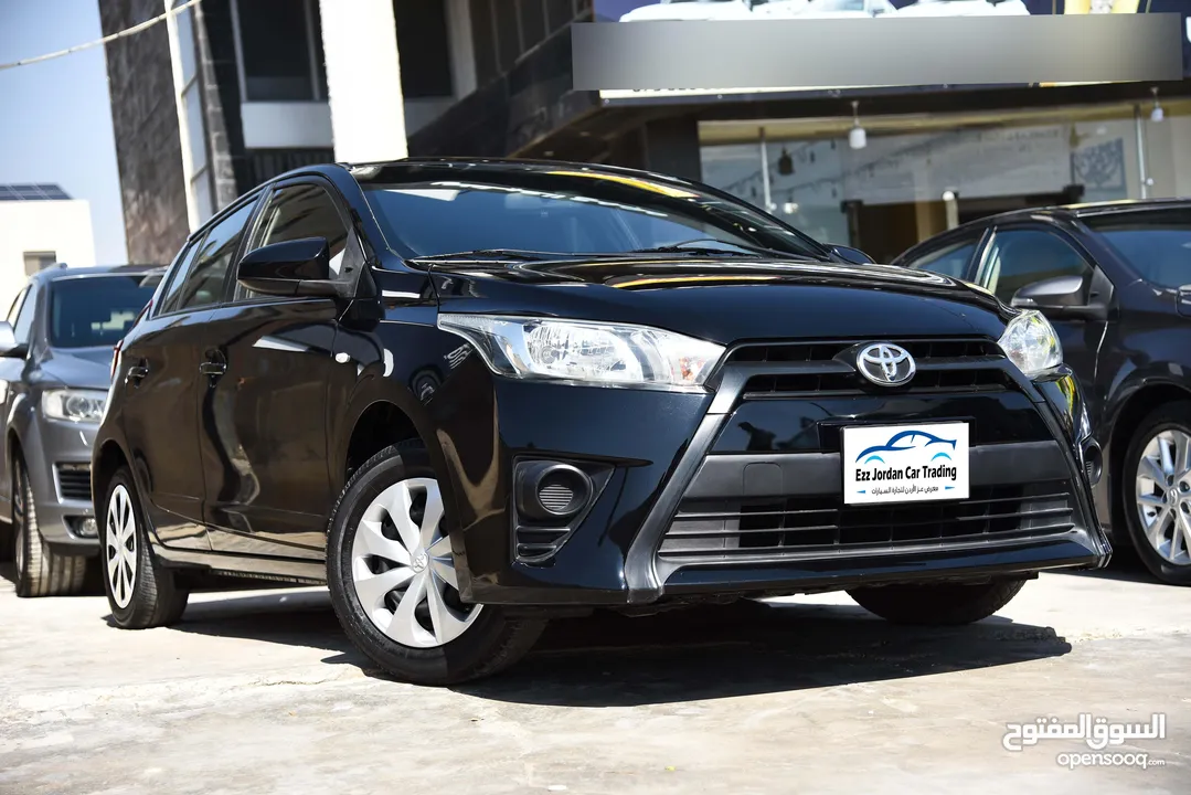 تويوتا يارس هاتشباك بحالة الوكالة Toyota Yaris 2015