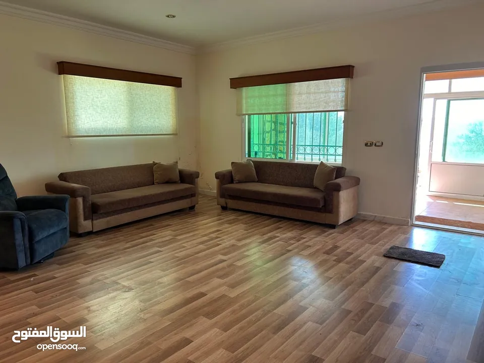 مزرعة للبيع   بأجمل  مناطق الصبيحي (ميسرة) على قمة الجبل ذو اطلالة خلابة