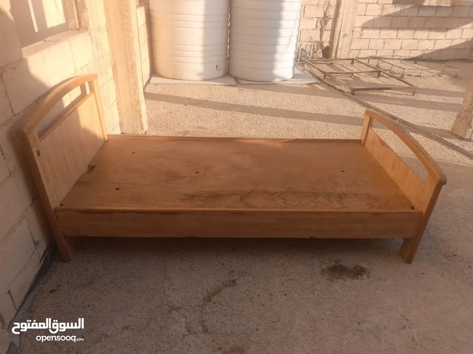تخت مفرد خشب تقيل مستعمل للبيع 25