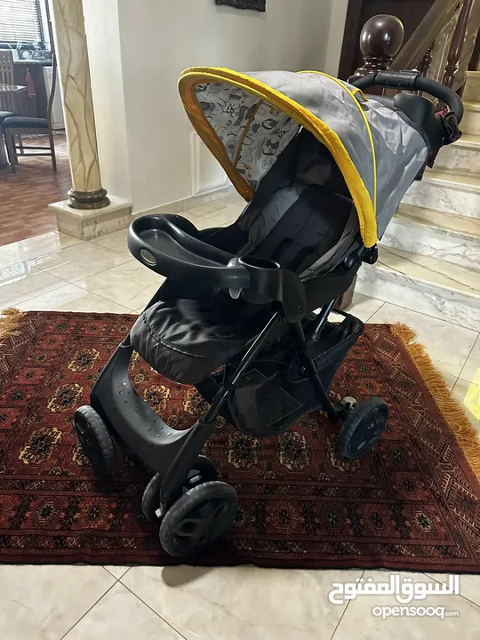 عرباية اطفال مع مقعد سيارة نوع GRACO