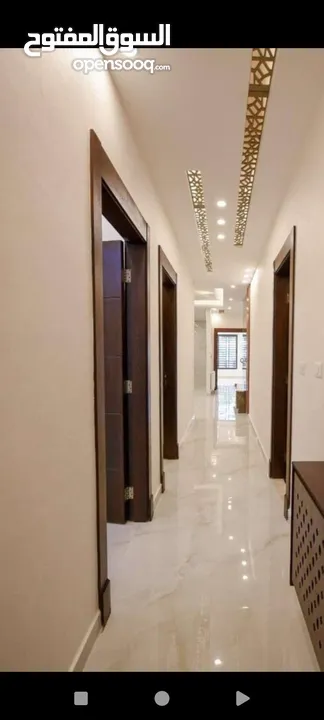 طريق المطار - دوبلكس فارغ فاخر للايجار مميز جدا  200متر + غرفه خادمه مستقله مع حمام +