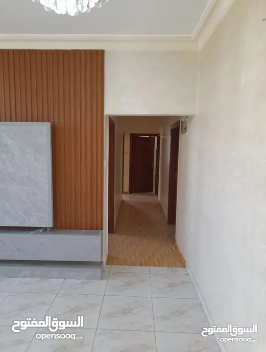 شقة  طابقية مميزة طابق اول للبيع في الذراع الغربي من المالك مباشرة