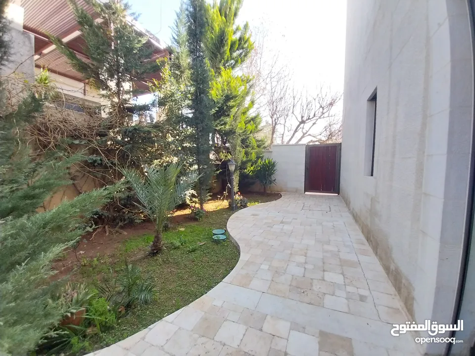 شقة شبه مفروشة للإيجار 250م2 ( Property 19136 )-175089600