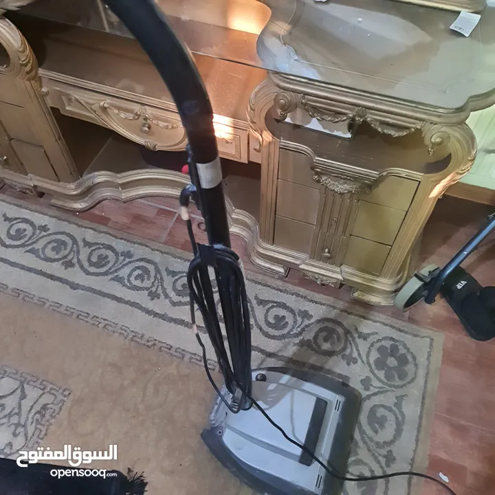 ثلاجة و مكنسه و تلفزيون للبيع