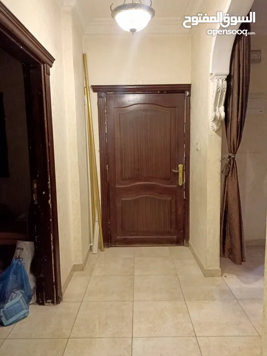 منزل للايجار* طبعا سوف يتم تفريغه من جميع مافيه من أكياس وكراتين*