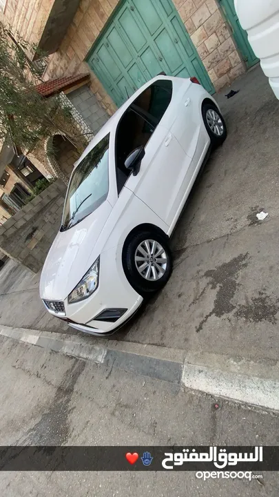 سيات ابيزة للبيع