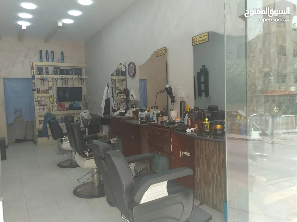 صالون للبيع