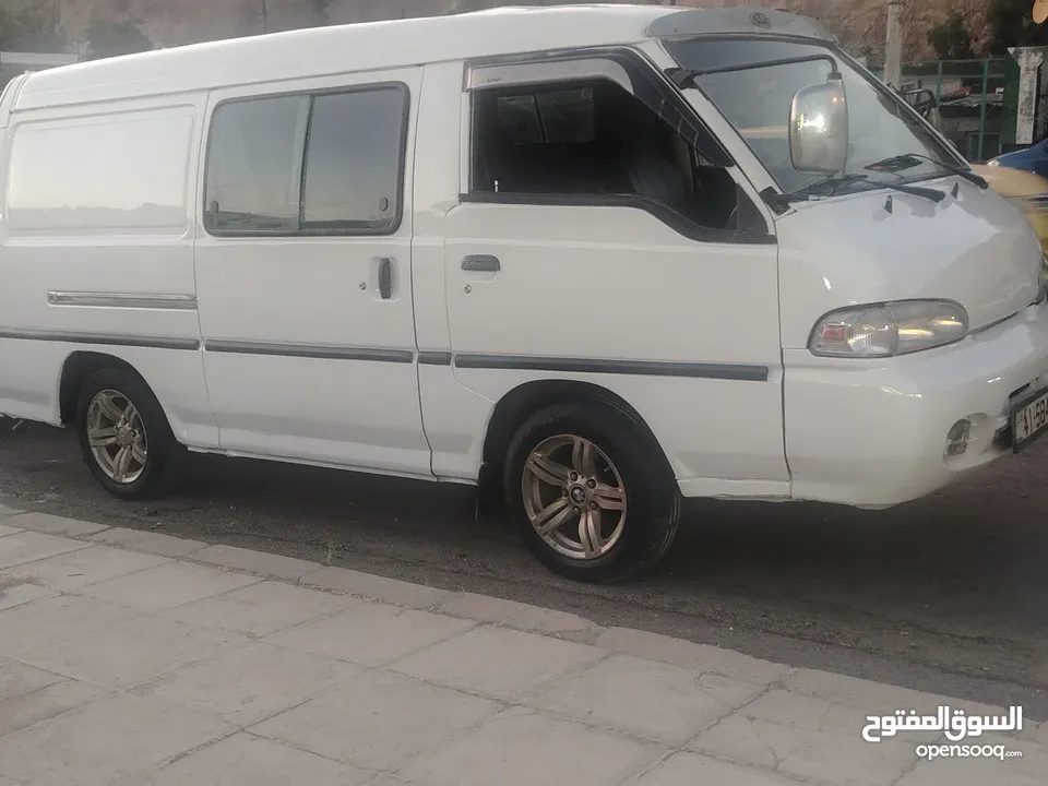 باص هونداي H100 فان 2001
