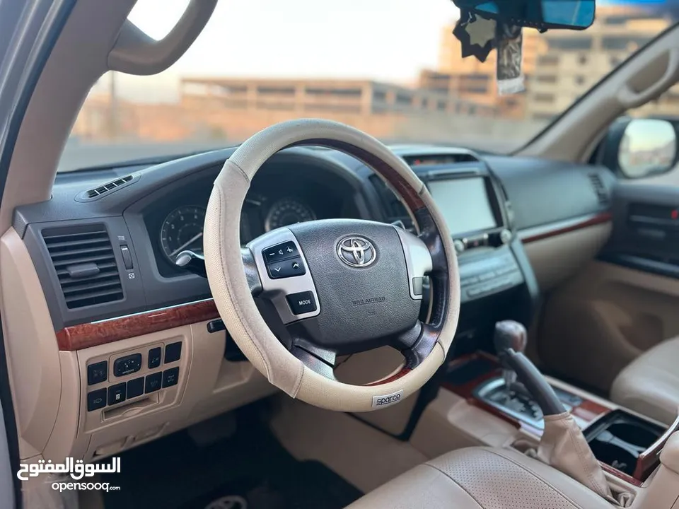 Toyota Land Cruiser Gx-r 2014 بحالة  ممتازة وبسعر مغري كرت ابيض