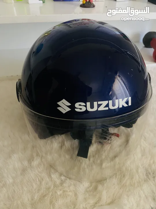 خوذة  SUZUKI