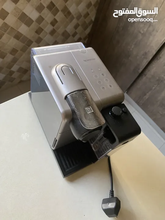 ماكينة تحضير القهوة De'Longhi EN560 Lattissima Touch Nespresso Coffee Machine