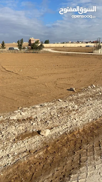 قطع اراضي قرب الشارع الرئيسي ارينبة الغربية بالقرب من مسجد خلف المحاكيم شارع المطار