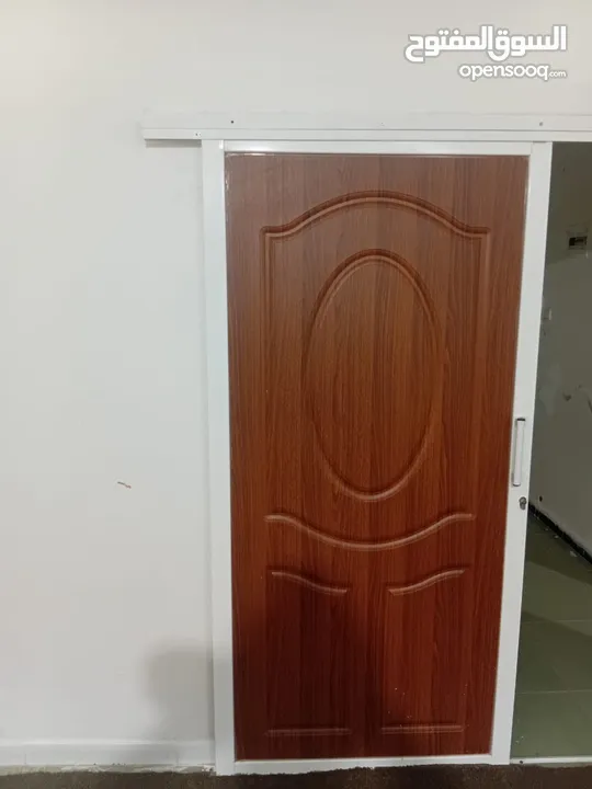 باب الامنيوم شبه جديد