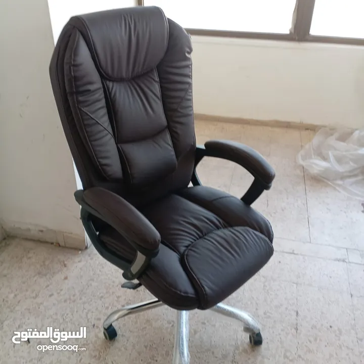 خصم خاص ومحدود على كراسي المدير الفخمه الوان مميزه وستايل  انيق قاعده معدن متينة  مسند ظهر مريح
