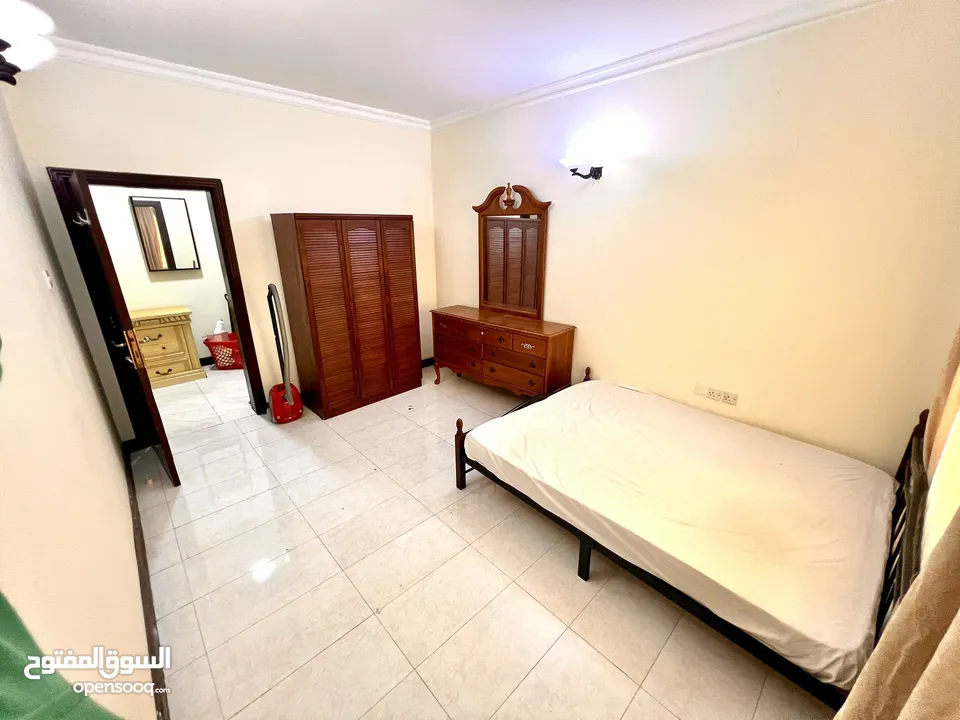 للايجار في الجفير شقه 3 غرف مفروشه  For rent in Juffair 3bhk fully furnished