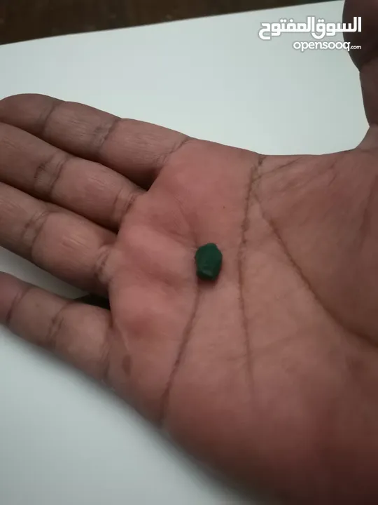 Emerelad زمرد اخضر طبيعي اصلي زامبيا سعر القيراط 100دولار.. طبيعي اصلي غير مسخن ولا معالج.  تحفه روع