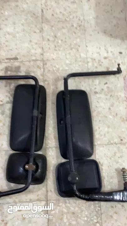 مرايا مع ذرعانهم