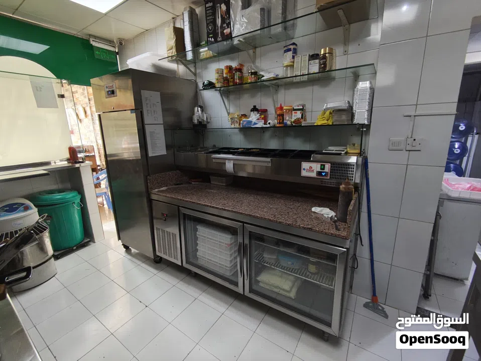 مطعم بيتزا وباستا للبيع