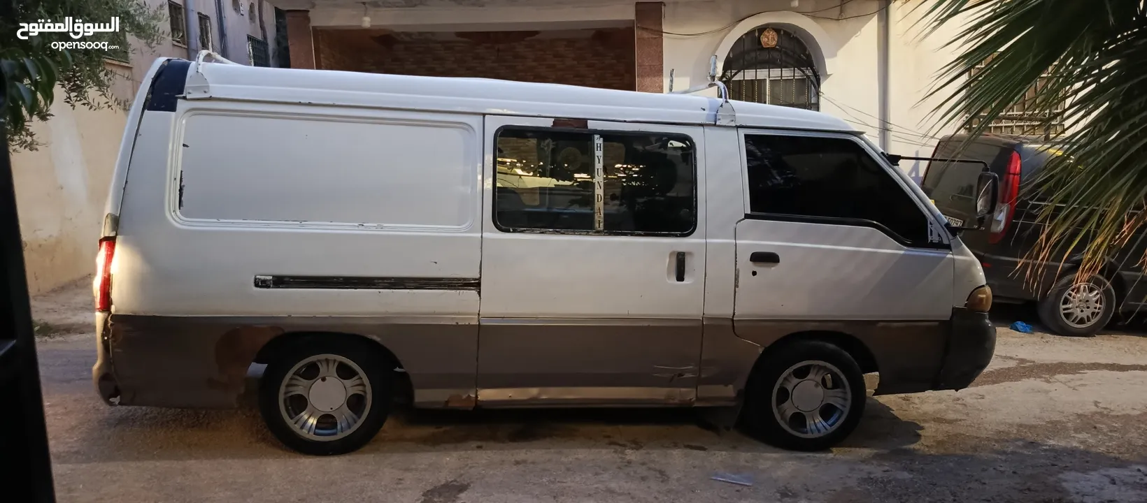 باص H100 موديل 2000 نضيف للبيع