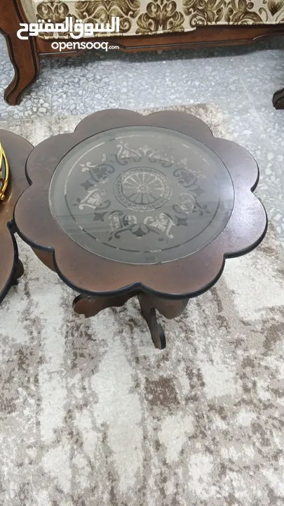 طاوله وسط مع طاولات عدد 2