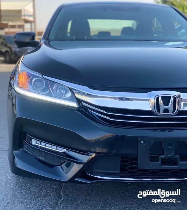 Honda Accord Hybrid clean title 2017 (حرة)