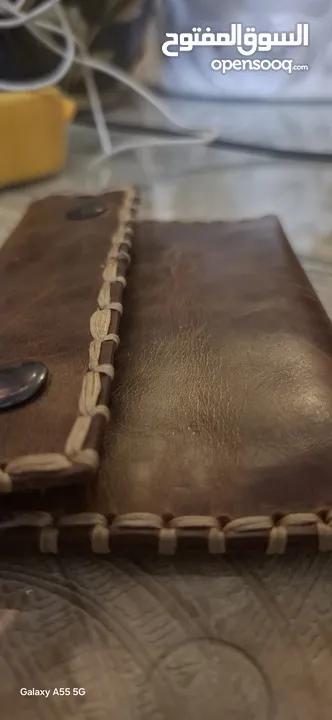 محفظة ايطالي صنع يدوي HandMade جلد طبيعي صافي اصلي من الداخل والخارج (جديدة)  حجمها ممتاز مناسب لاي