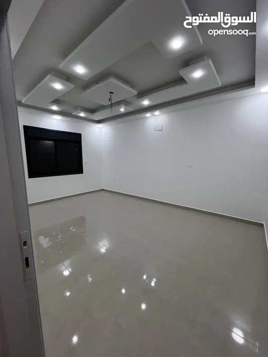 شقة للبيع منطقة الثامنة طابق روف هندسي 154 مع ترسات