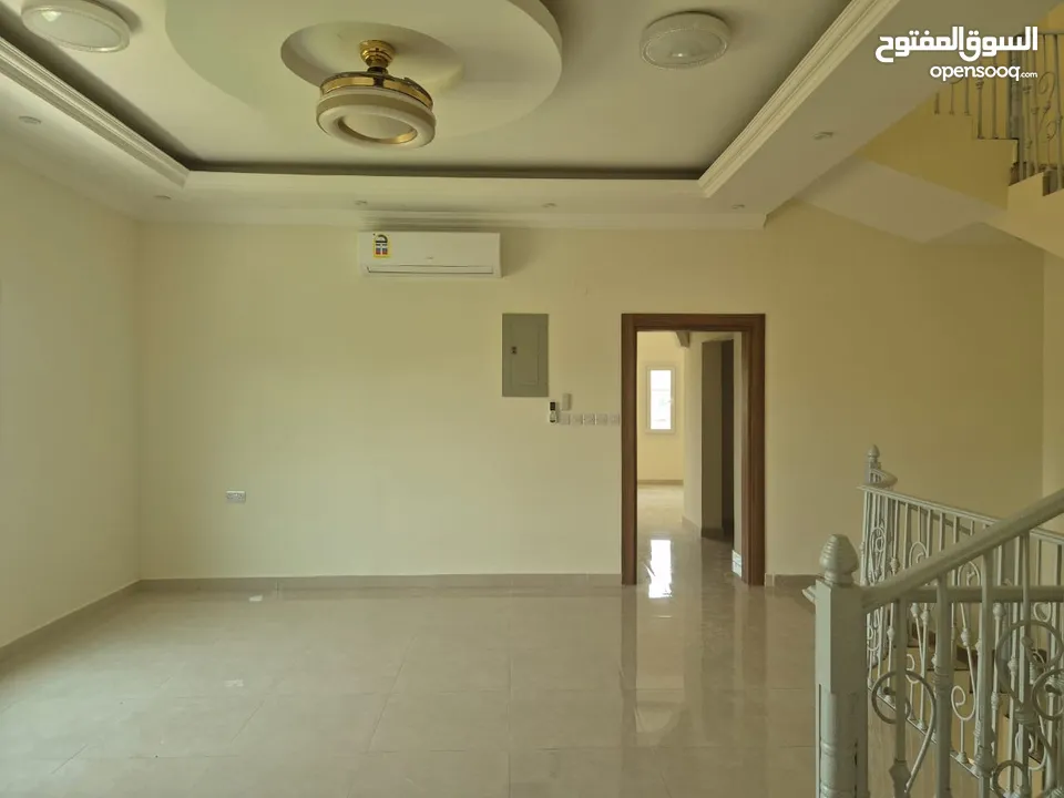 6 Bedrooms Villa for Rent in Al Hail REF:1159R
