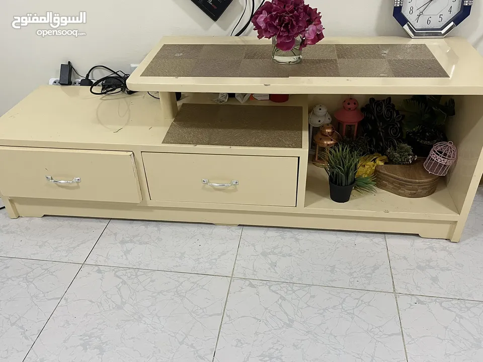 طاولة التلفاز