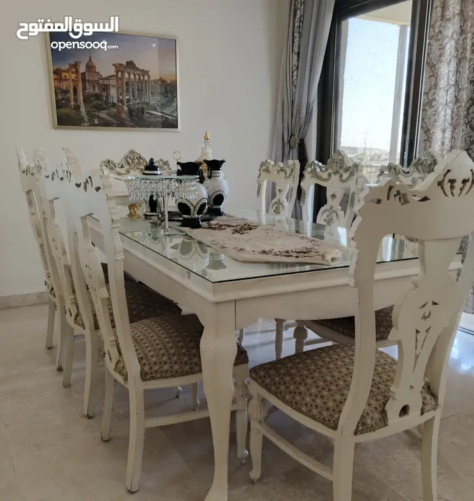 طقم كنب 7 مقاعد ، نيو كلاسيك مع طقم طاولات ، وغرفة سفرة فرنسي مع فضية وملحق ومراي ، بحالة ممتازة جدا