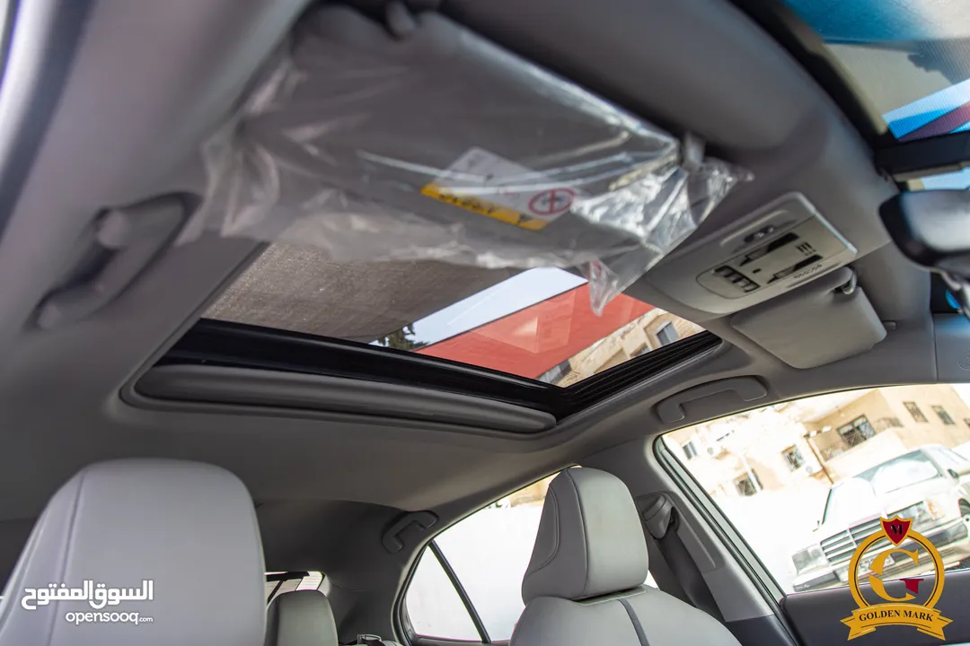 Toyota Camry Gle 2024  السيارة وارد و كفالة الشركة و قطعت 16,000 كيلو