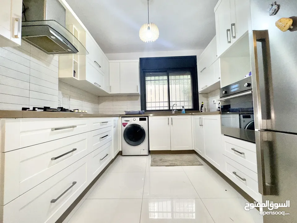 شقة مفروشة عفش جديد وحديقة