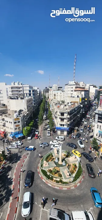 محل للايجار وسط رام الله مساحة المحل أكثر من 300 متر مفتوح ومطل من كل الجهات يصلح لعمل عدة مشاريع