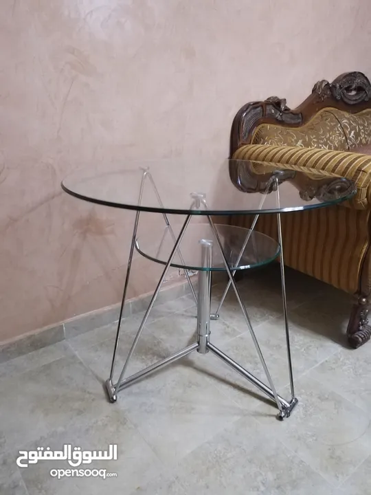 طاولة زجاج للبيع بحالة وكالة استخدام شهر