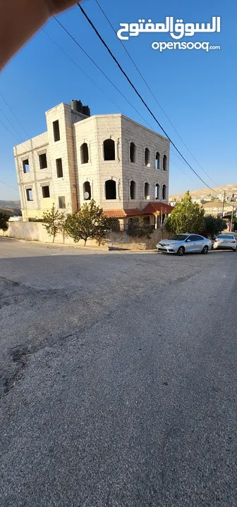 شقة بناء عظم مميزة للبيع طابق ثاني و ثالث وسطح بمساحات 240م مع ترسات....البيع منفصل أو كلي من المالك