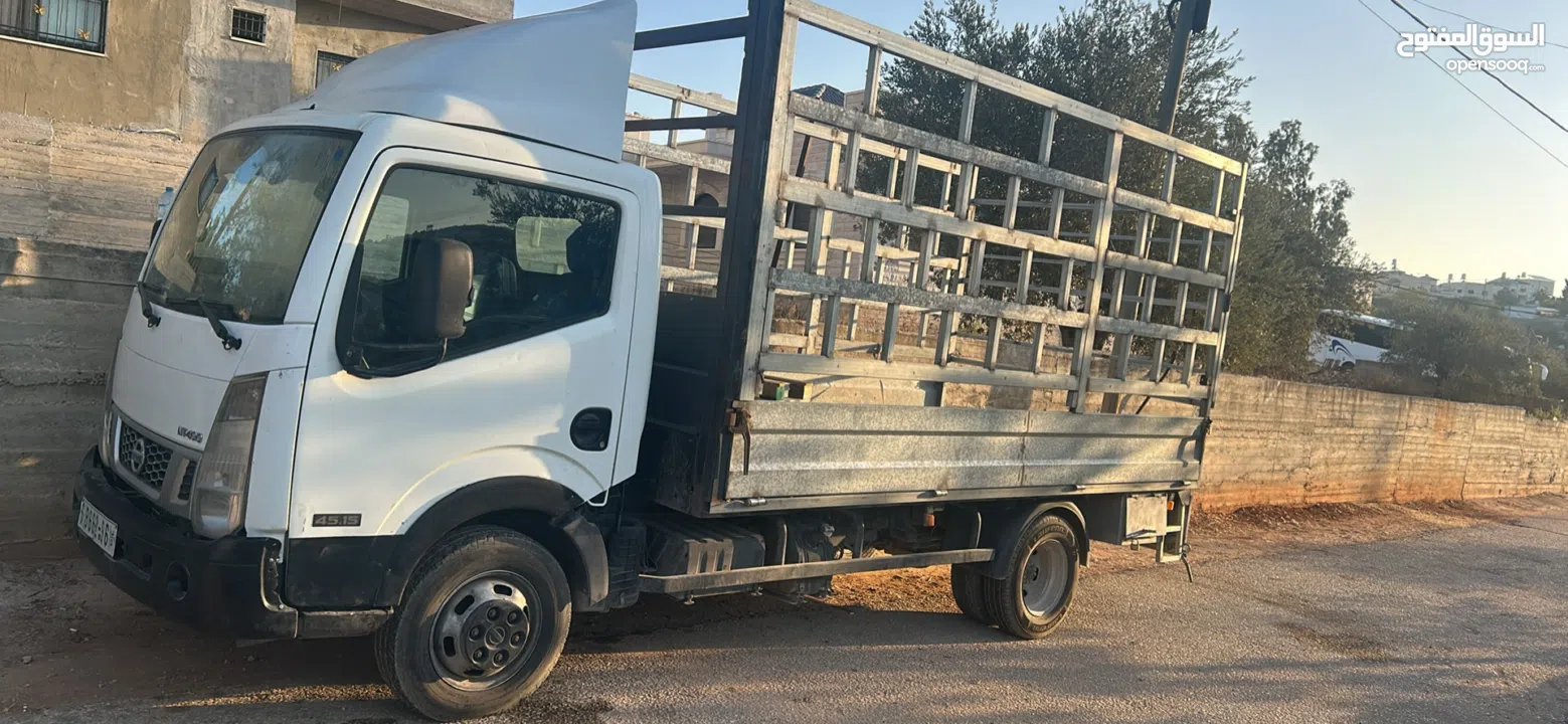 شحن نيسان موديل 2017  طول 4م