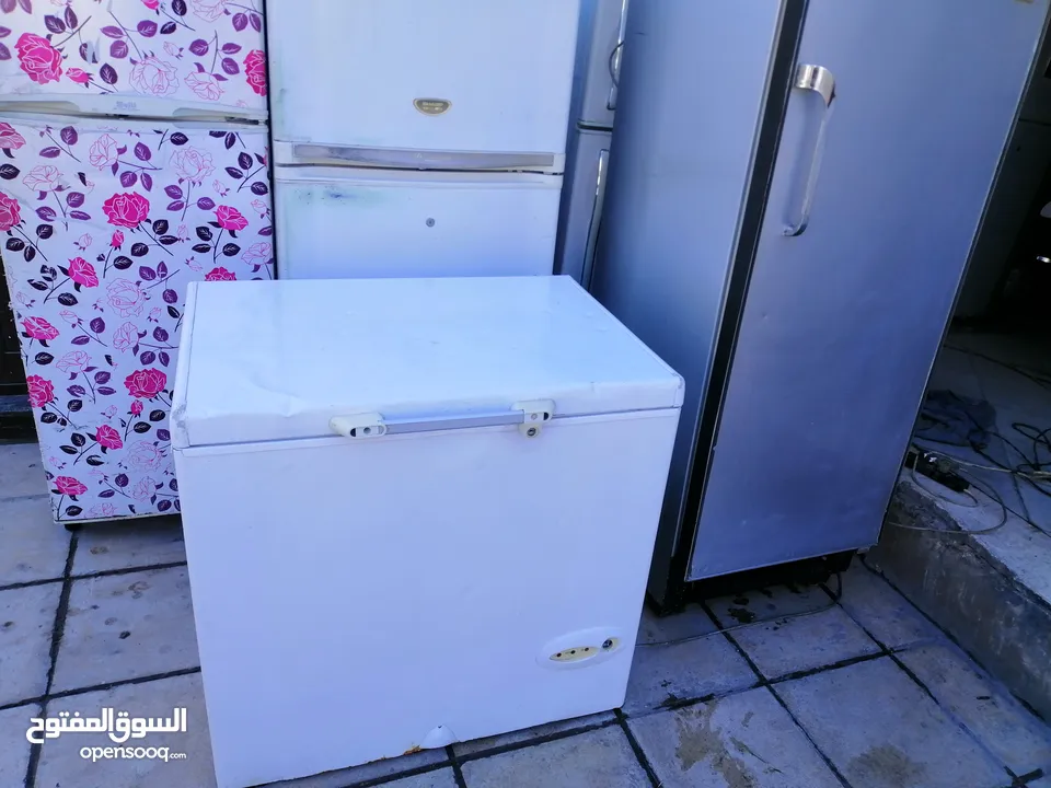 فريزرات عامود وفريزرات بطح وثلاجات عدة أحجام وافران وغسالات